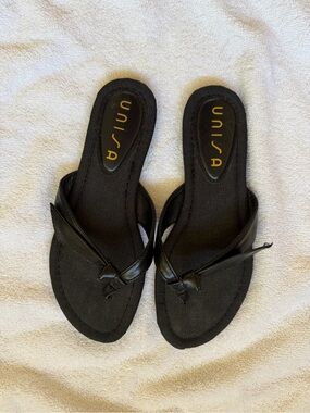 Unisa Black Thong Slide Sandals